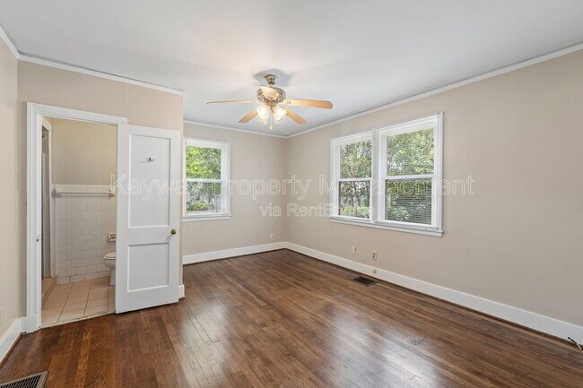 Building Photo - 2334 Redwood Dr