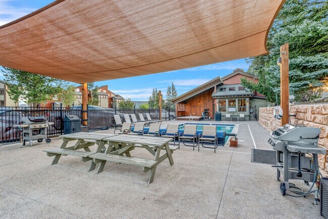 Building Photo - 2160 Mt Werner Cir