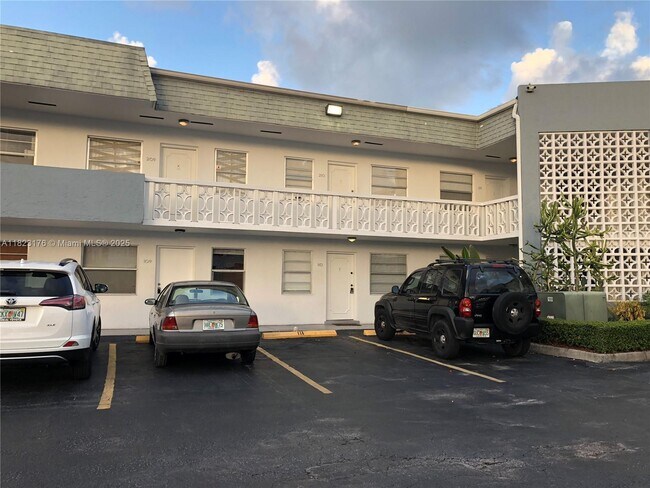 Building Photo - 1860 Venice Park Dr