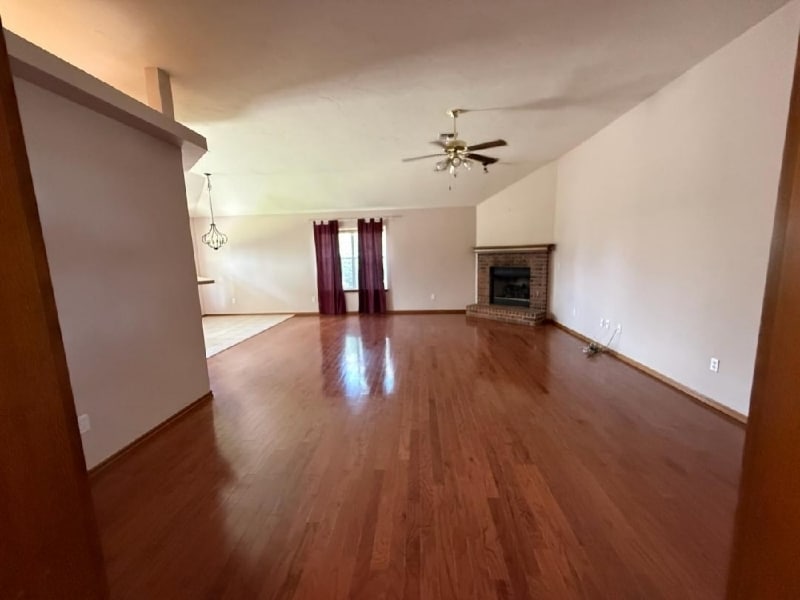 Building Photo - 333 E Magnolia Terrace