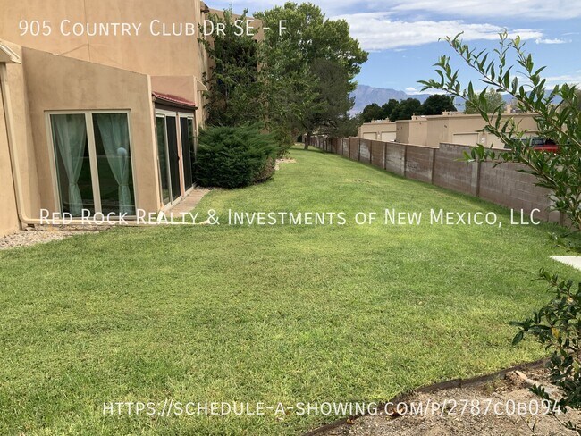 Building Photo - 905 Country Club Dr SE
