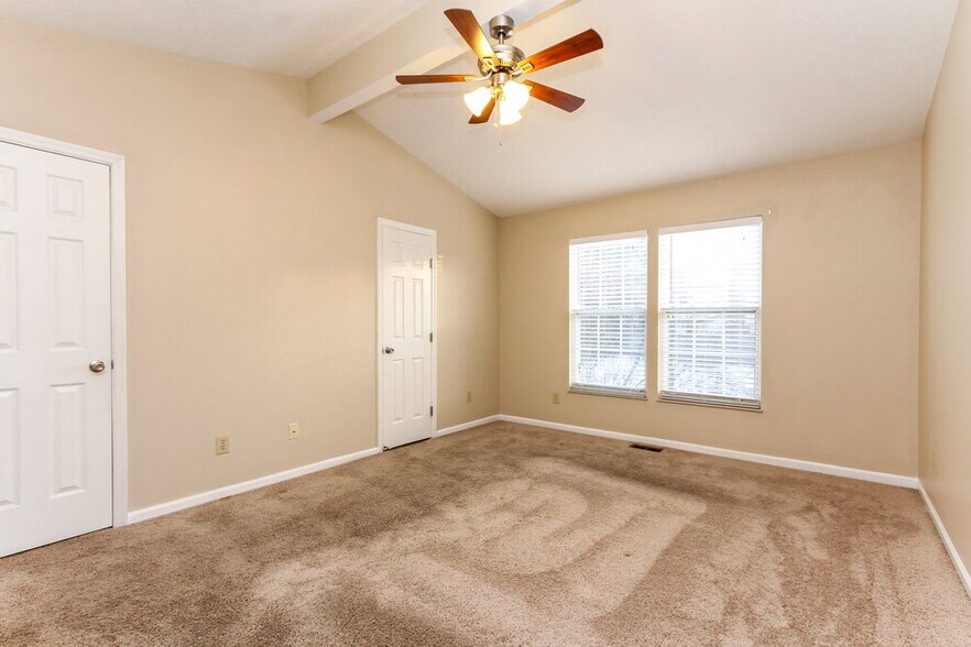 Building Photo - 5537 Vicksburg Dr
