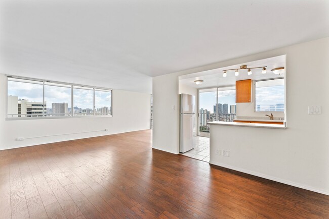 Building Photo - Makiki - Wilder Regent 2 bed, 2 bath, 1 pa...