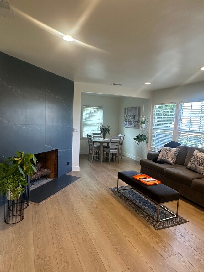 Building Photo - 2303 Amherst Ave