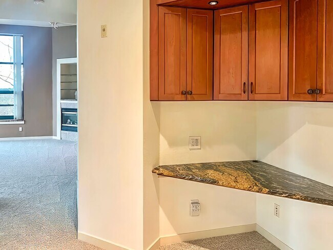 Building Photo - Penthouse condo in the ideal location in t...