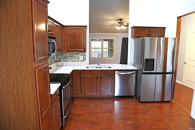 Building Photo - 3900 Bronson Ln