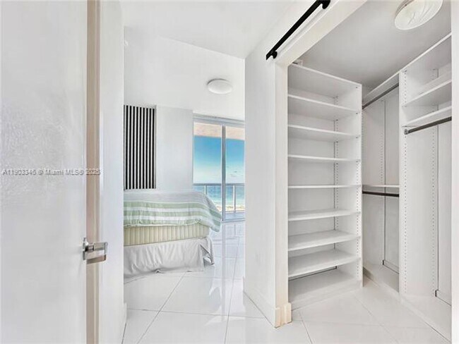 Building Photo - 6700 Indian Creek Dr