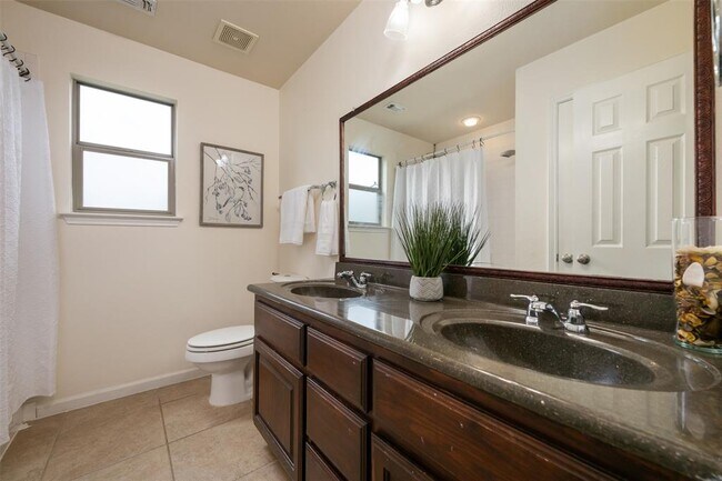 Building Photo - 112 Bearing Cove