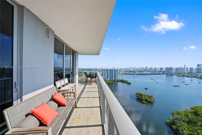 Building Photo - 16385 Biscayne Blvd