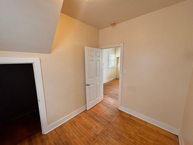 Building Photo - 1118 S 18th St