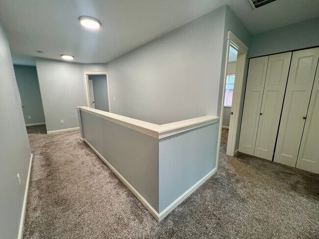 Building Photo - Beautiful 5 Bedroom Home