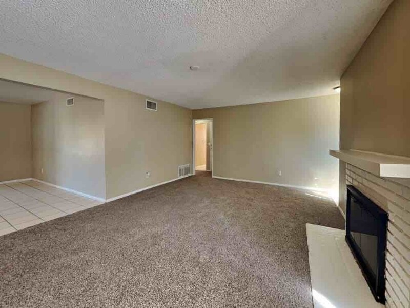 Building Photo - 10635 Magnolia Ave