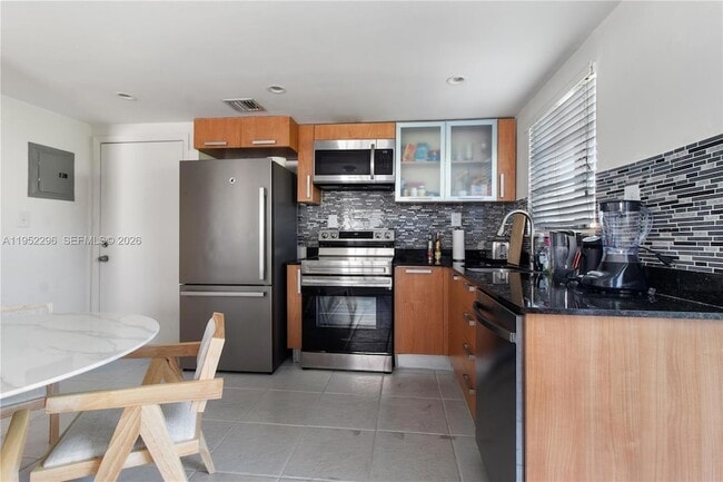 Building Photo - 1050 7th St