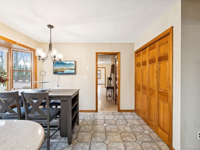 Building Photo - 5 Linda Ct