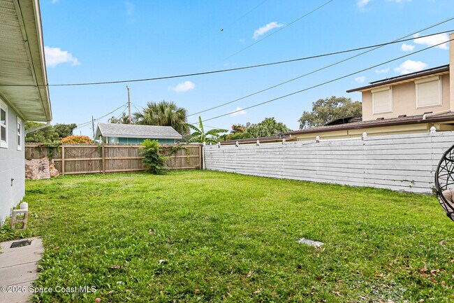 Building Photo - 719 6th St