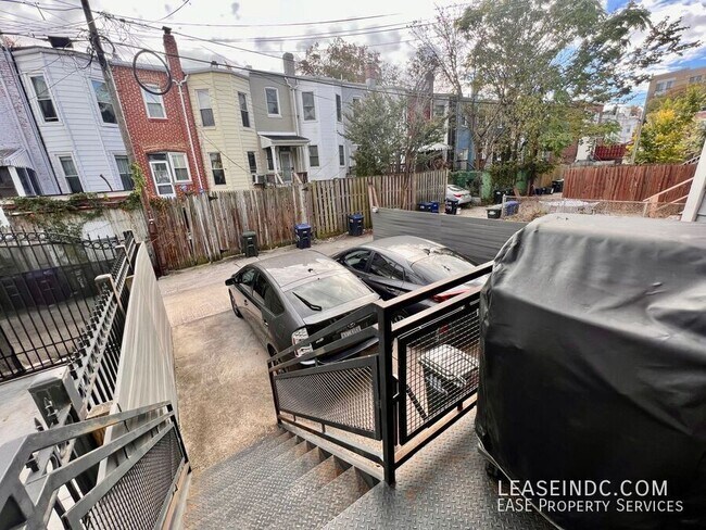 Building Photo - 624 Lamont St NW