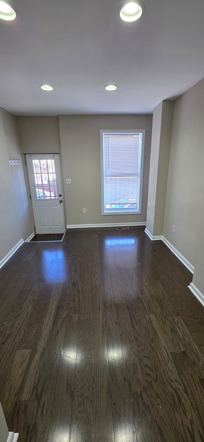 Building Photo - 238 N Rose St