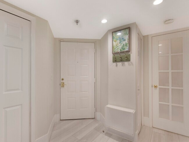 Building Photo - 955 Egret Cir