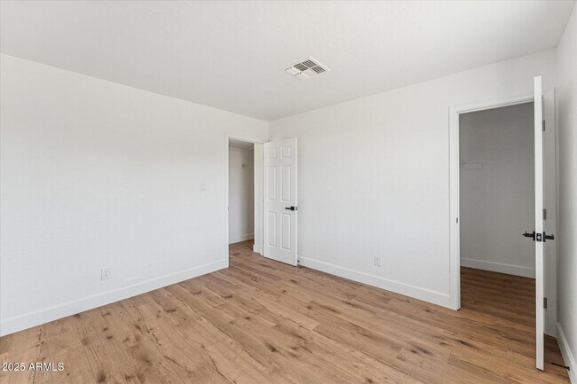 Building Photo - 2739 E Tamarisk Ave