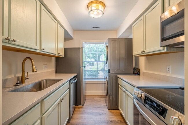 Building Photo - 105 Stowe Pl