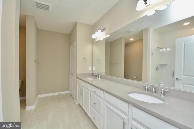 Building Photo - 3989 Norton Pl