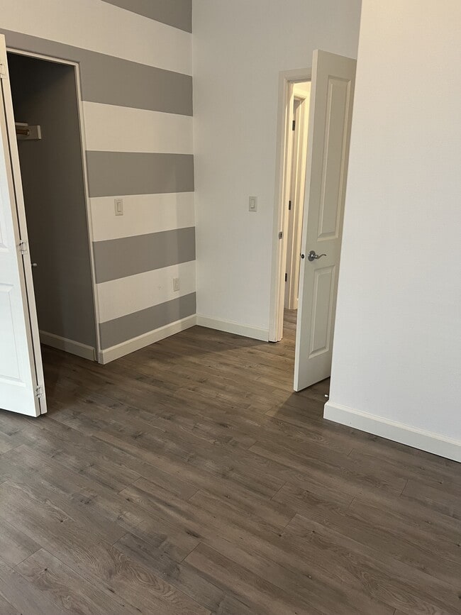 Building Photo - 10925 SW Briarwood Pl