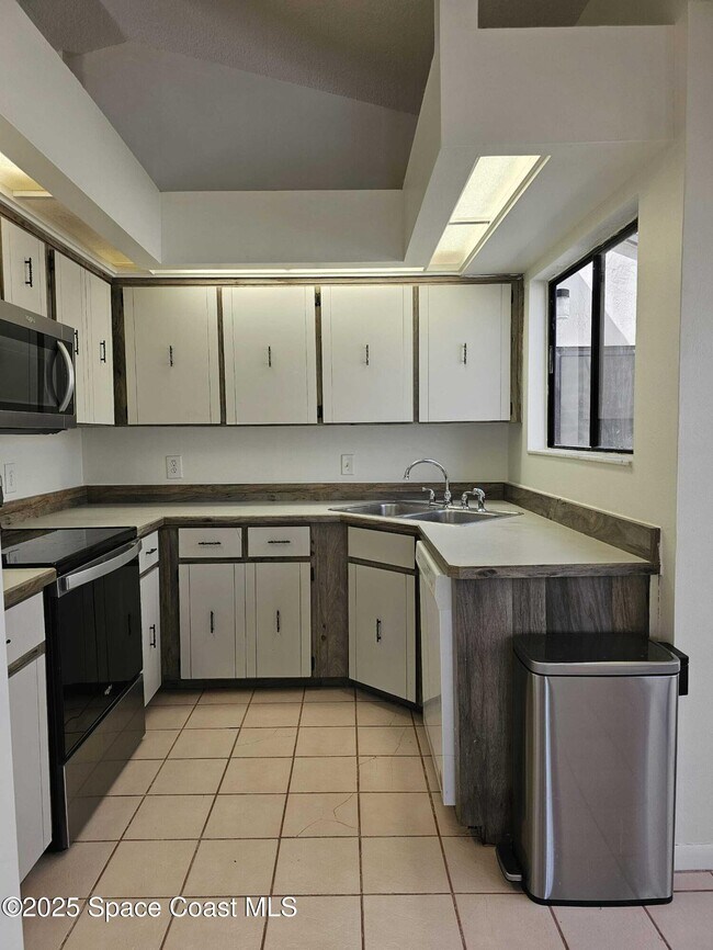 Building Photo - 391 Cypress Point Dr