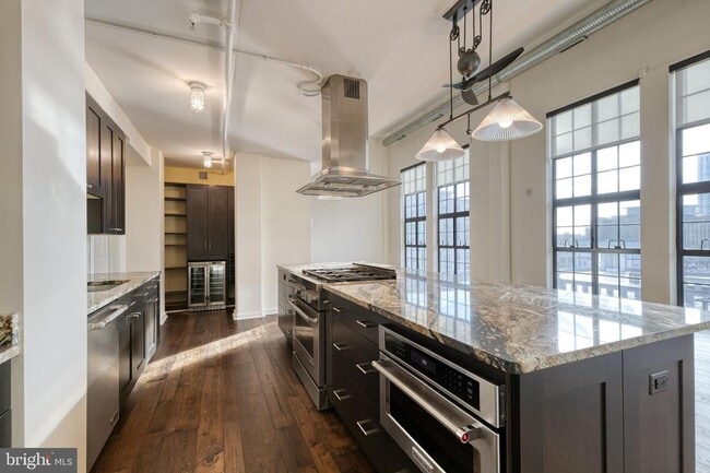 Building Photo - Live in luxury in the heart of Baltimore's esteemed Little Italy neighborhood!