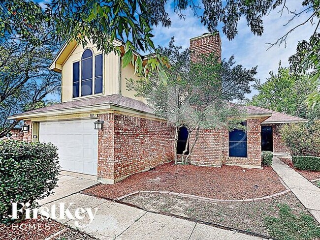 Primary Photo - 811 W Lynn Creek Dr