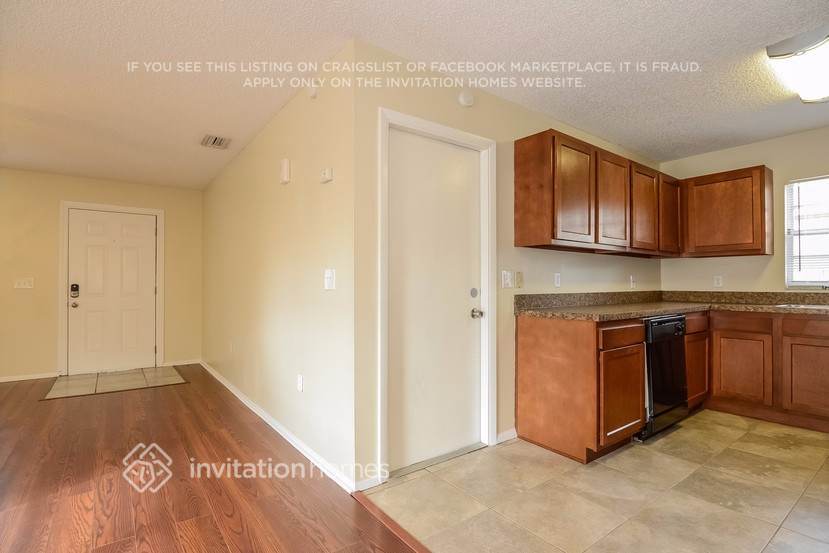 Building Photo - 2001 E Giddens Ave