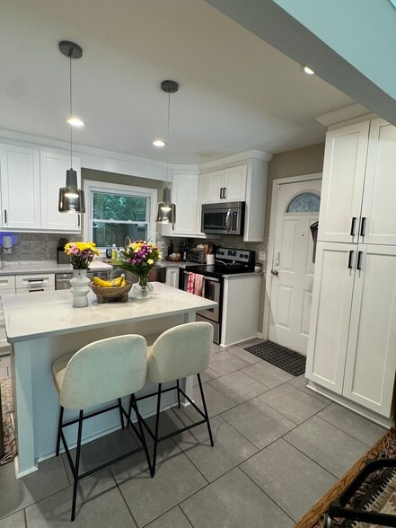 Building Photo - 2332 Tanglewood Cir NE