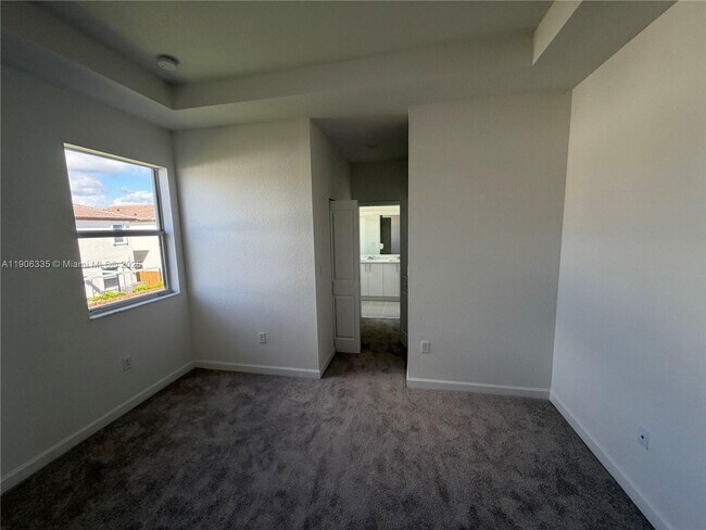 Building Photo - 2426 SE 26th Ln