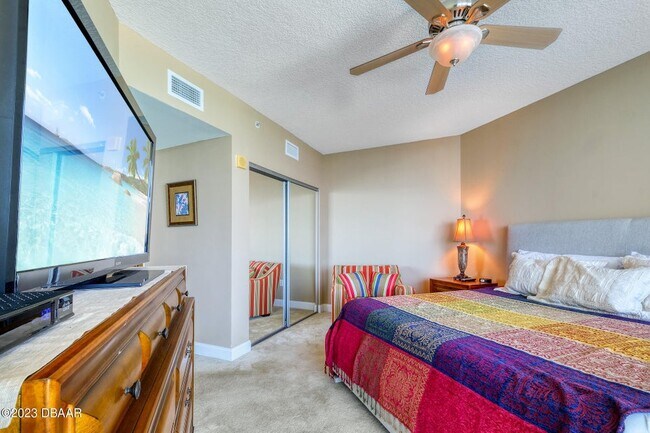 Building Photo - 1241 Riverside Dr