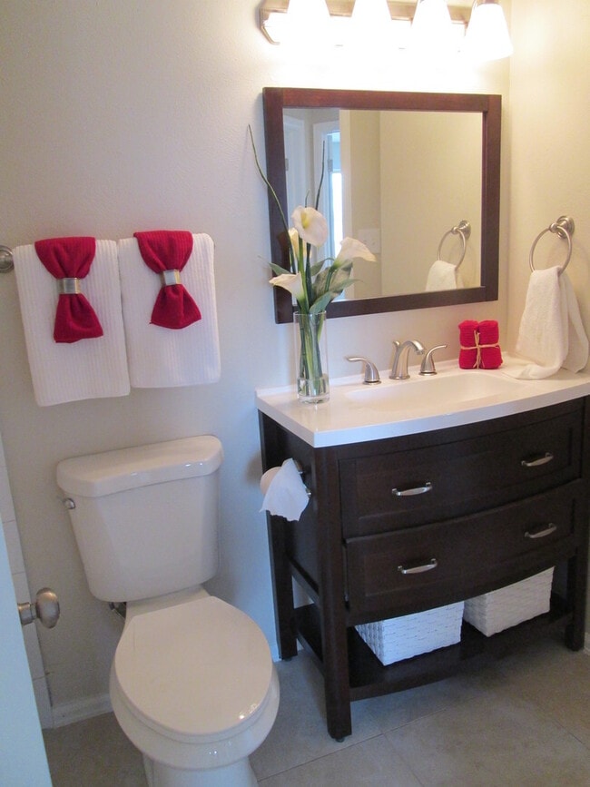 Building Photo - 3 bedroom house near Garden Acres Park