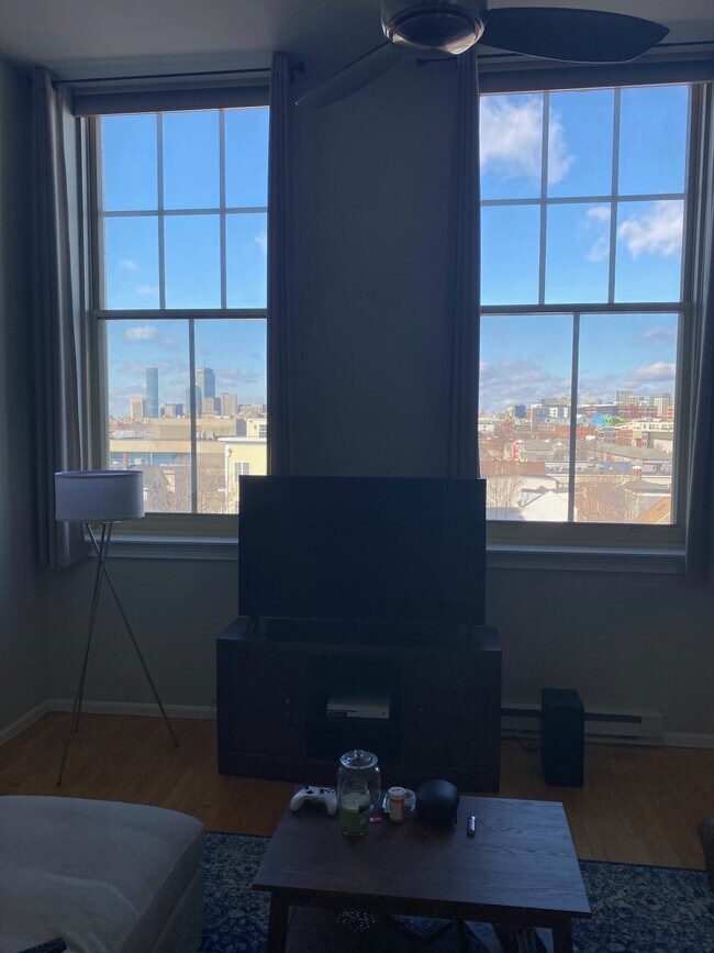 oversized windows - 350 W 4th St