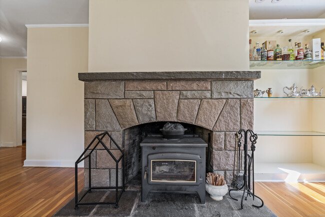 Building Photo - 112 4th St