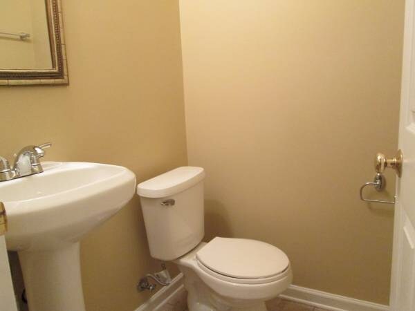Building Photo - 402 Willington Manor