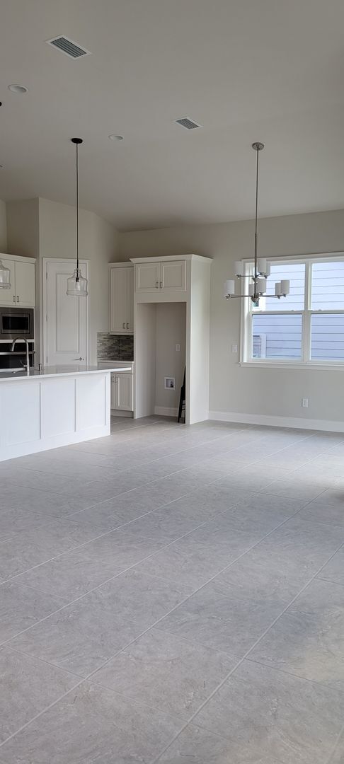 Building Photo - 3/2 with 2 car garage. Newer Construction home in Oakmont