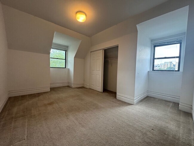 Building Photo - 4821 Centre Ave