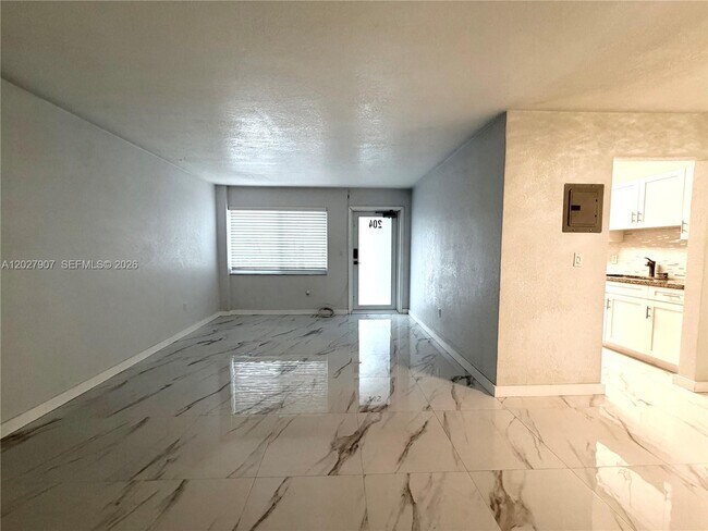 Building Photo - 1030 9th St
