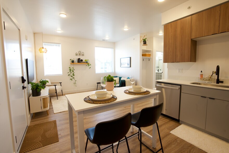 Kitchen Looking towards living room - 525 N 1st St