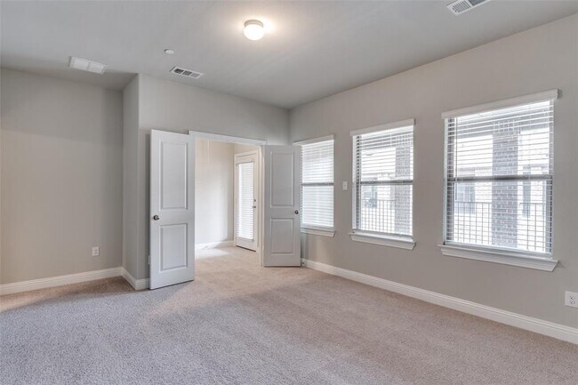 Building Photo - 4238 Shavano Dr