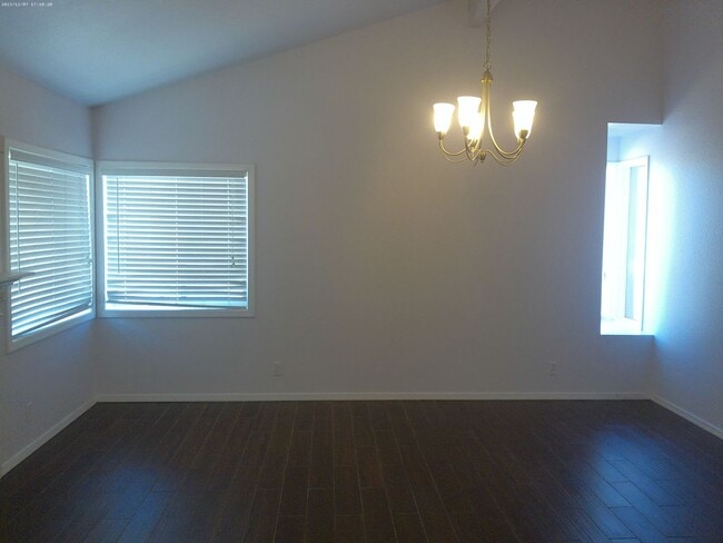 Building Photo - Pool Home 3 bedroom 2 bathroom Long term