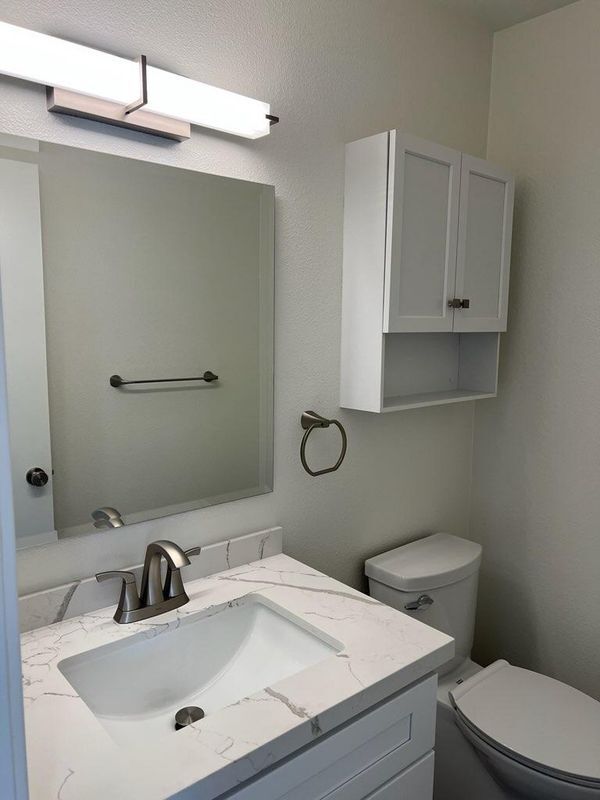 Building Photo - 161 Greentree Ln