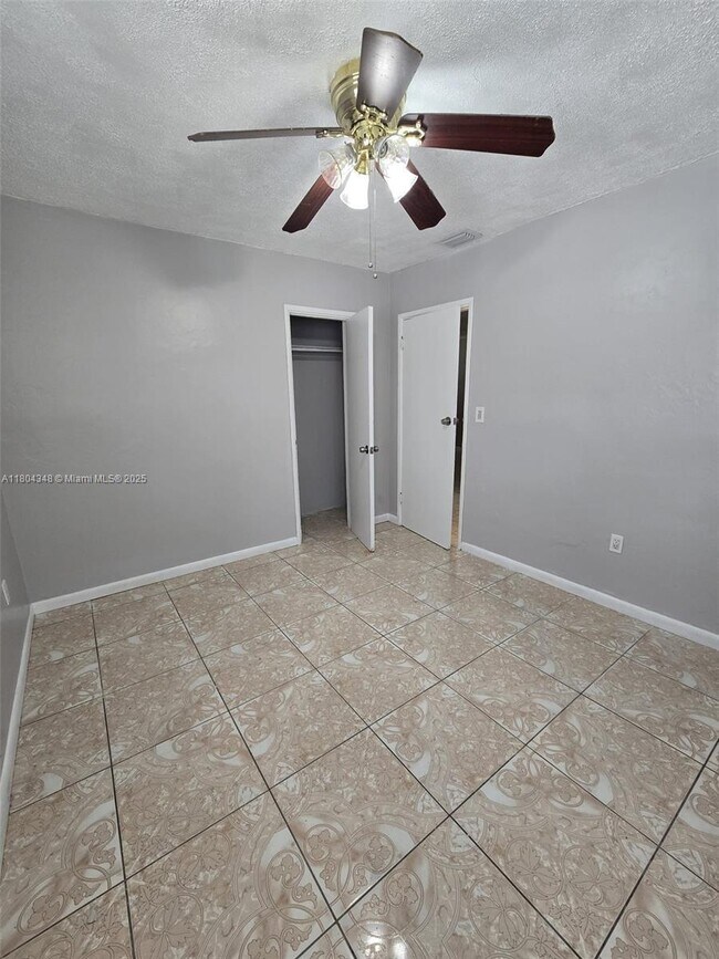 Building Photo - 3 bedroom in North Miami FL 33161