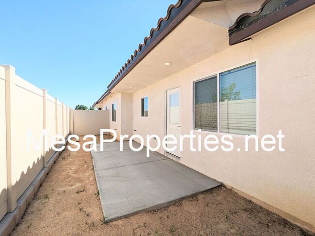 Building Photo - 9550 Tamarisk Ave