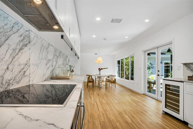 Building Photo - 1010 Placetas Ave