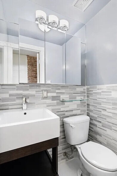 Building Photo - 321 W 16th St