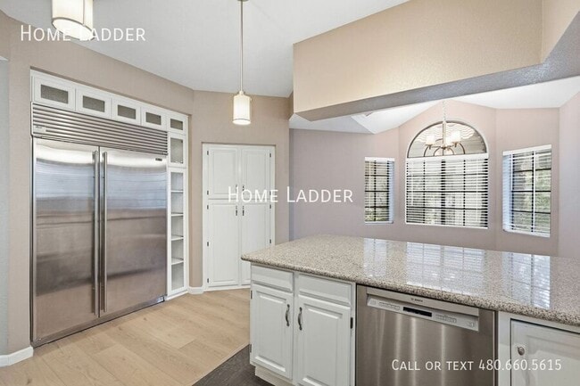 Building Photo - 514 S Marina Dr