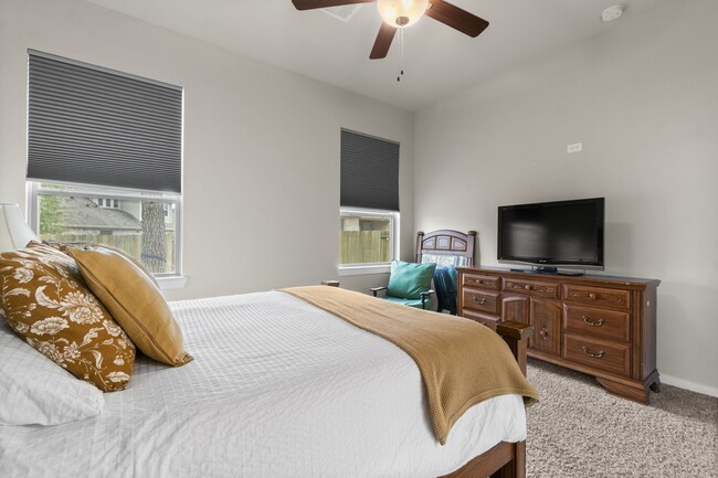 Building Photo - 248 Crest Edge St